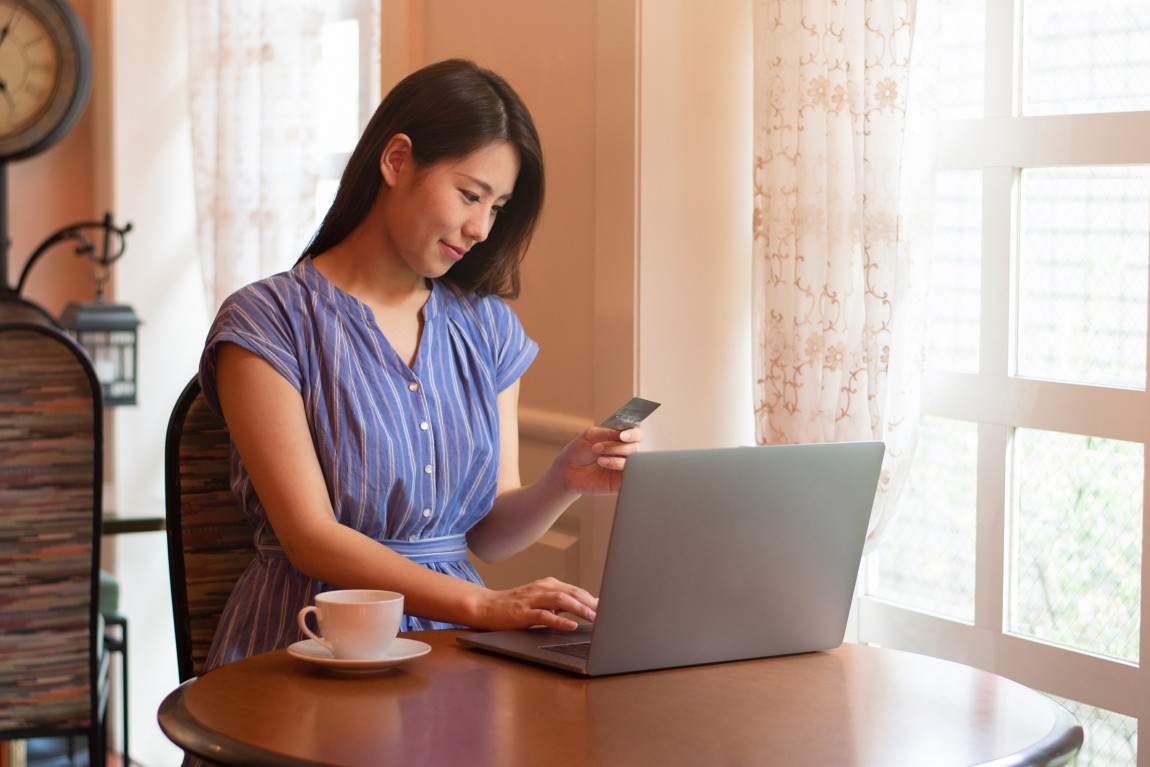 A lady looking at her card sitting in a cafe